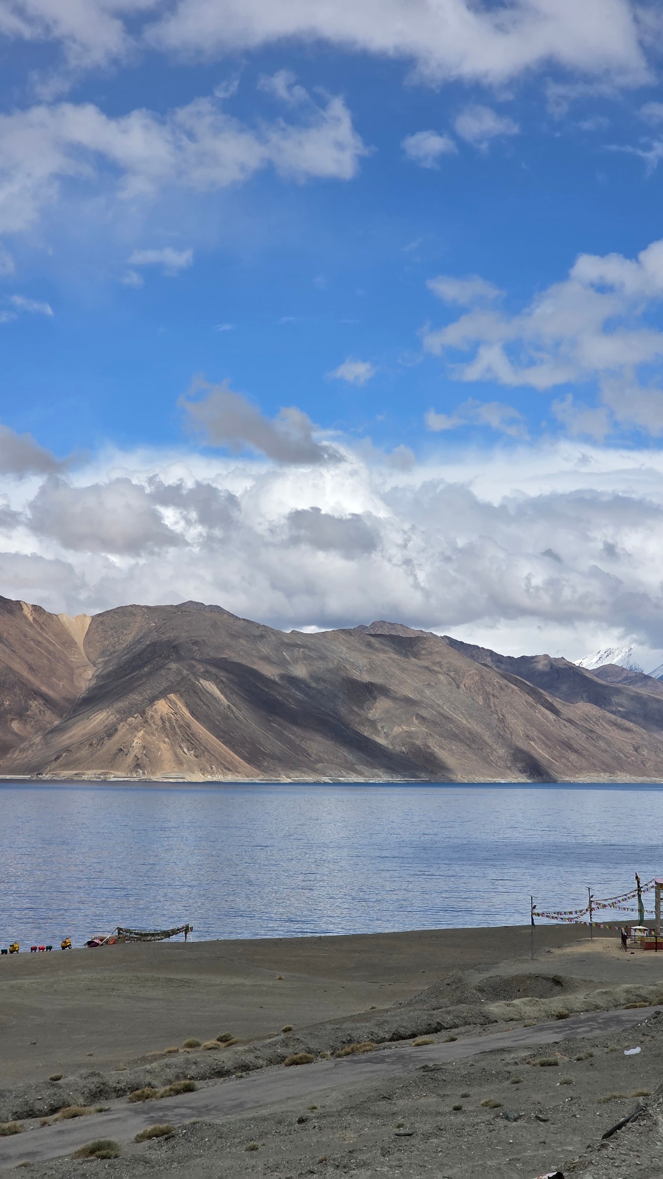 Calm water along the Pangong shore